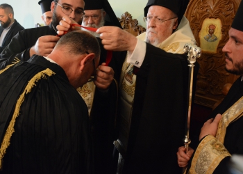 Βαρθολομαίος: Χειροθέτησε οφφικιάλιο τον Κοσμήτορα της Θεολογικής του Α.Π.Θ. Χρυσόστομο Σταμούλη