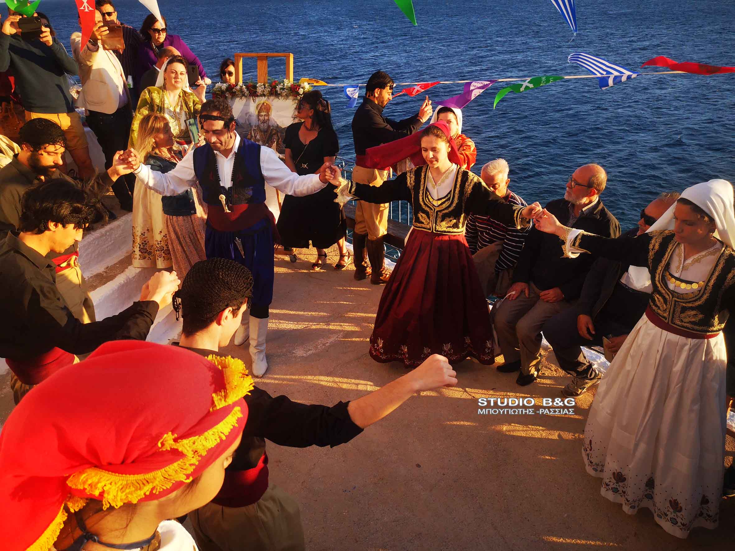 Οι Κρητικοί γιόρτασαν τον Άγιο Νικόλαο τον'' κρασόκτιστο ''στο Ναύπλιο (ΦΩΤ0 & ΒΙΝΤΕΟ)