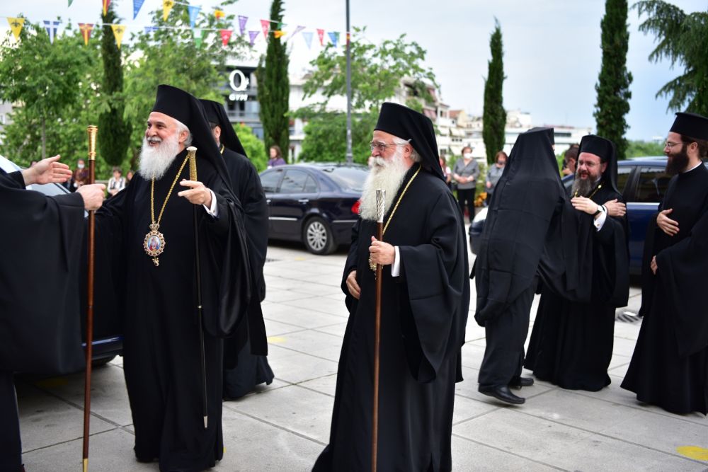 ΛΑΡΙΣΑ: Χιλιάδες λαού στον πάνδημο εορτασμό του Αγίου Αχιλλίου – Η περιφορά και το προσκύνημα - ΕΚΚΛΗΣΙΑ