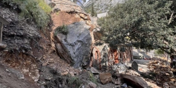 Έπεσε τεράστιος βράχος στο Άγιο Όρος - Τεράστις ζημιές στη Σκήτη της Μικράς Αγίας Άννης -Παρ’ ολίγον τραγωδία!