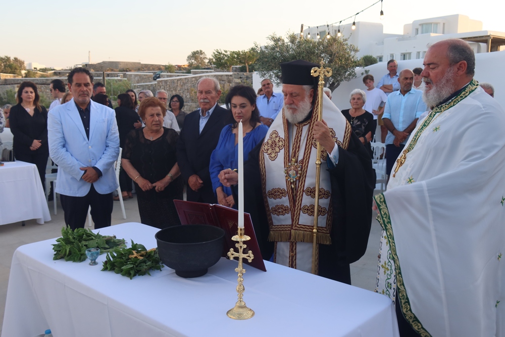 Ο Σύρου Δωρόθεος τέλεσε τα Θυρανοίξια Παρεκκλησίου του Αγίου Δημητρίου στη Μύκονο