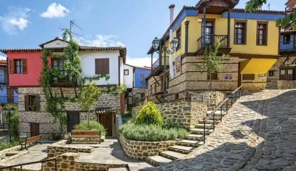 Αρναία: Το χωριό έκπληξη στη Χαλκιδική στα τρία ομορφότερα χωριά της Ελλάδας