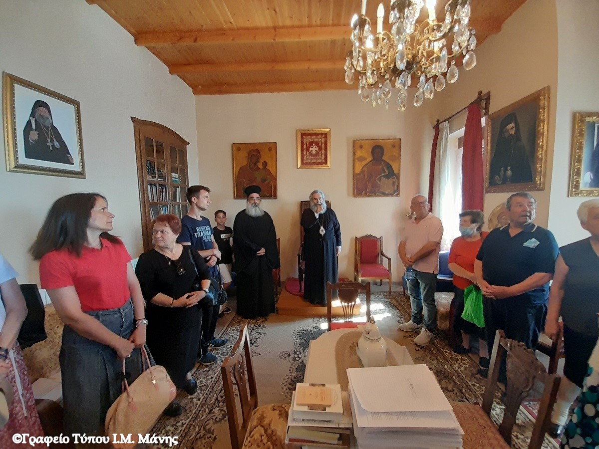 Εθιμοτυπική επίσκεψη ενορίας από την Πάτρα στο Επισκοπείο Μάνης