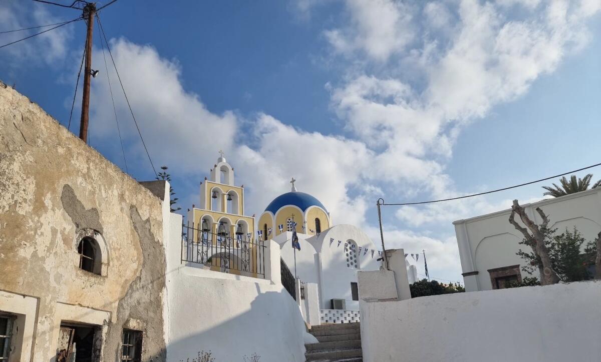 Η εορτή του Αγίου Πνεύματος στην Αγία Τριάδα Σαντορίνης