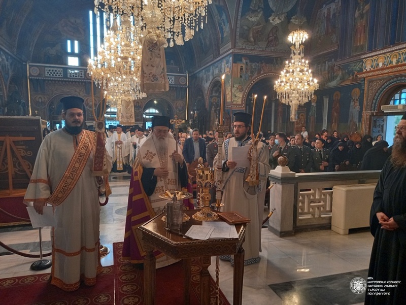 Κόρινθος: Κλήρος και λαός υποδέχτηκαν τα Ιερά Λείψανα των εν Κορινθία Αγίων