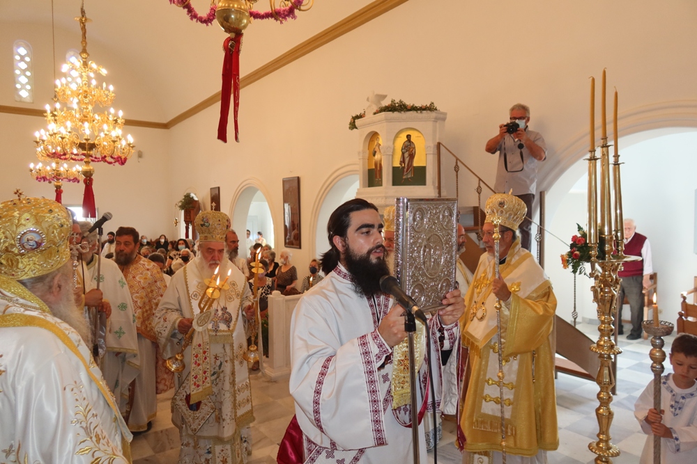 Κώστο της Πάρου: Πολυαρχιερατική Θεία Λειτουργία για τον Άγιο Αθανάσιο του Πάριου