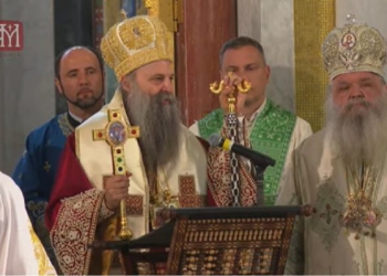 Ο Σερβίας Πορφύριος παρέδωσε τον Τόμο στον Αρχιεπίσκοπο Στέφανο