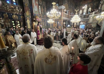 Πλήθος πιστών στην Αγία Τριάδα Ηρακλείου Αττικής