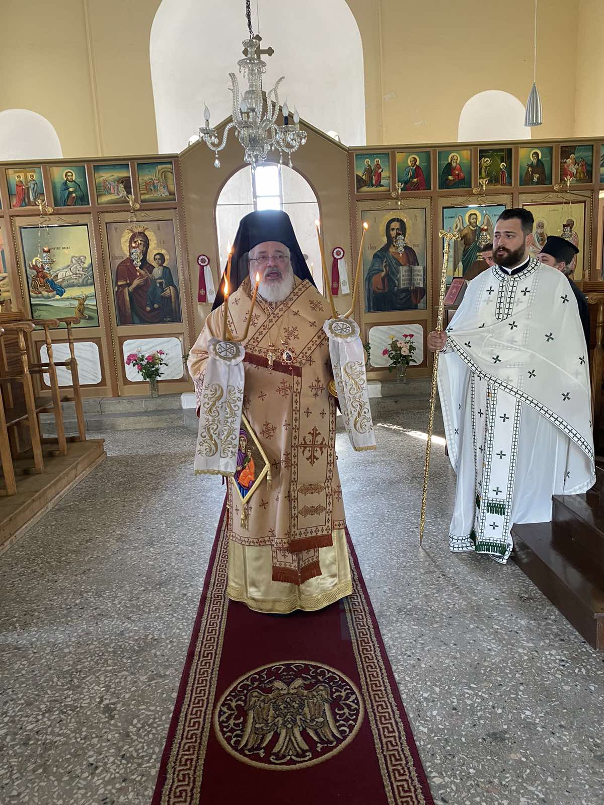 Στο περικυκλωμένο από την φωτιά και σκεπασμένο από καπνό Μοναστήρι της Δαδιάς ο Διδυμοτείχου Δαμασκηνός