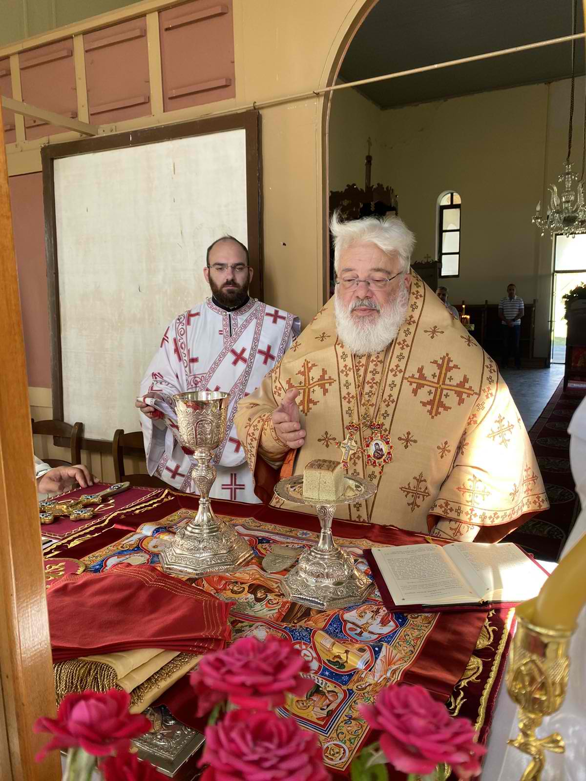 Στο περικυκλωμένο από την φωτιά και σκεπασμένο από καπνό Μοναστήρι της Δαδιάς ο Διδυμοτείχου Δαμασκηνός
