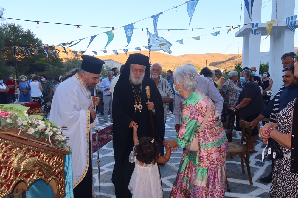 ΚΥΘΝΟΣ: Ο Αρχιερατικός Εσπερινός των Αγίων Αναργύρων στα Λουτρά