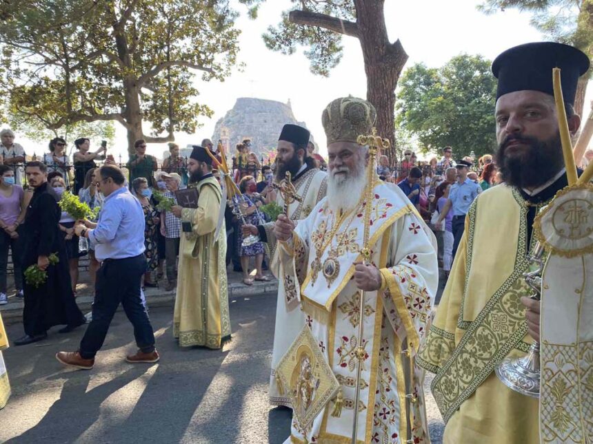 Η Κέρκυρα υποκλίθηκε στον ΑΓΙΟ ΣΠΥΡΙΔΩΝΑ - Λιτανεία με το Σκήνωμα του με χιλιάδες λαού στον λαμπρό εορτασμό