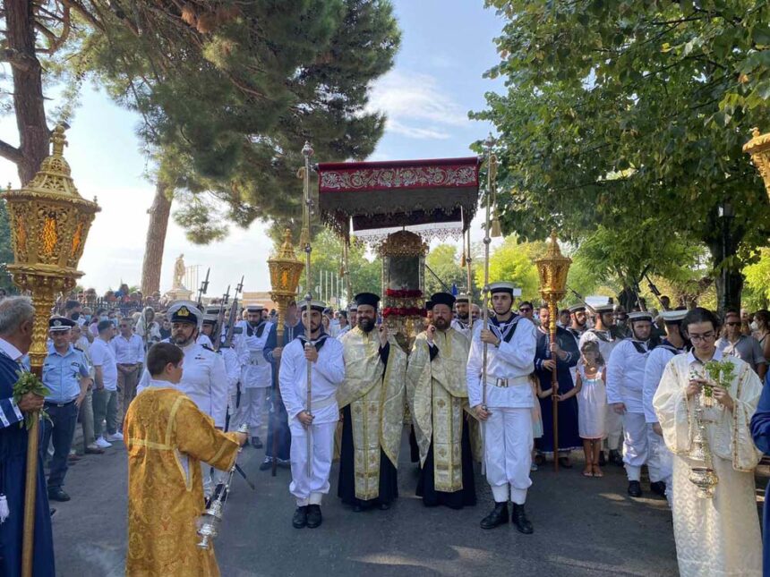Η Κέρκυρα υποκλίθηκε στον ΑΓΙΟ ΣΠΥΡΙΔΩΝΑ - Λιτανεία με το Σκήνωμα του με χιλιάδες λαού στον λαμπρό εορτασμό