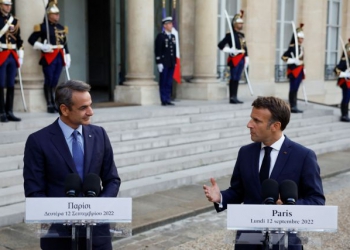 French President Emmanuel Macron and Greek Prime Minister Kyriakos Mitsotakis meet at the Elysee Palace in Paris, France September 12, 2022. REUTERS/Christian Hartmann