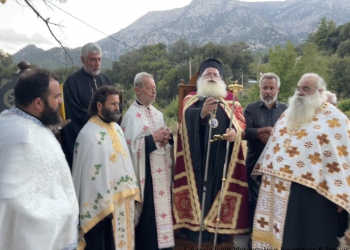 Ιεράπετρα: Ο Αρχιερατικός Εσπερινός της εορτής του Αγίου Ευσταθίου στον ομώνυμο Ιερό Ναό του πευκοδάσους του Σελακάνου