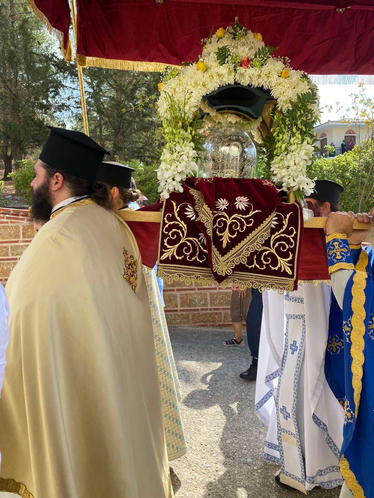 Δάκρυσε ο Δεσπότης! Ευχαρίστησε τον Άγιο Νεκτάριο για την ίαση που του χάρισε