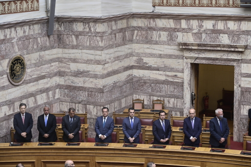 Ηχηρό μήνυμα ΙΕΡΩΝΥΜΟΥ από τη Βουλή των Ελλήνων - Τι είπε στους πολιτικούς !