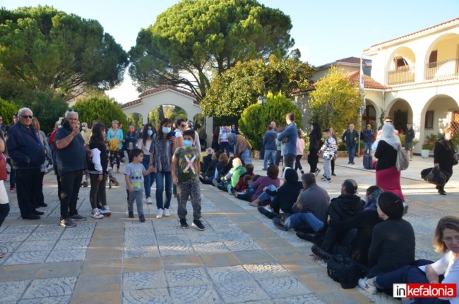 Πανηγυρίζει η Κεφαλονιά: Xιλιάδες πιστοί στο σκήνωμα του Άγιου Γερασίμου (ΦΩΤΟ)