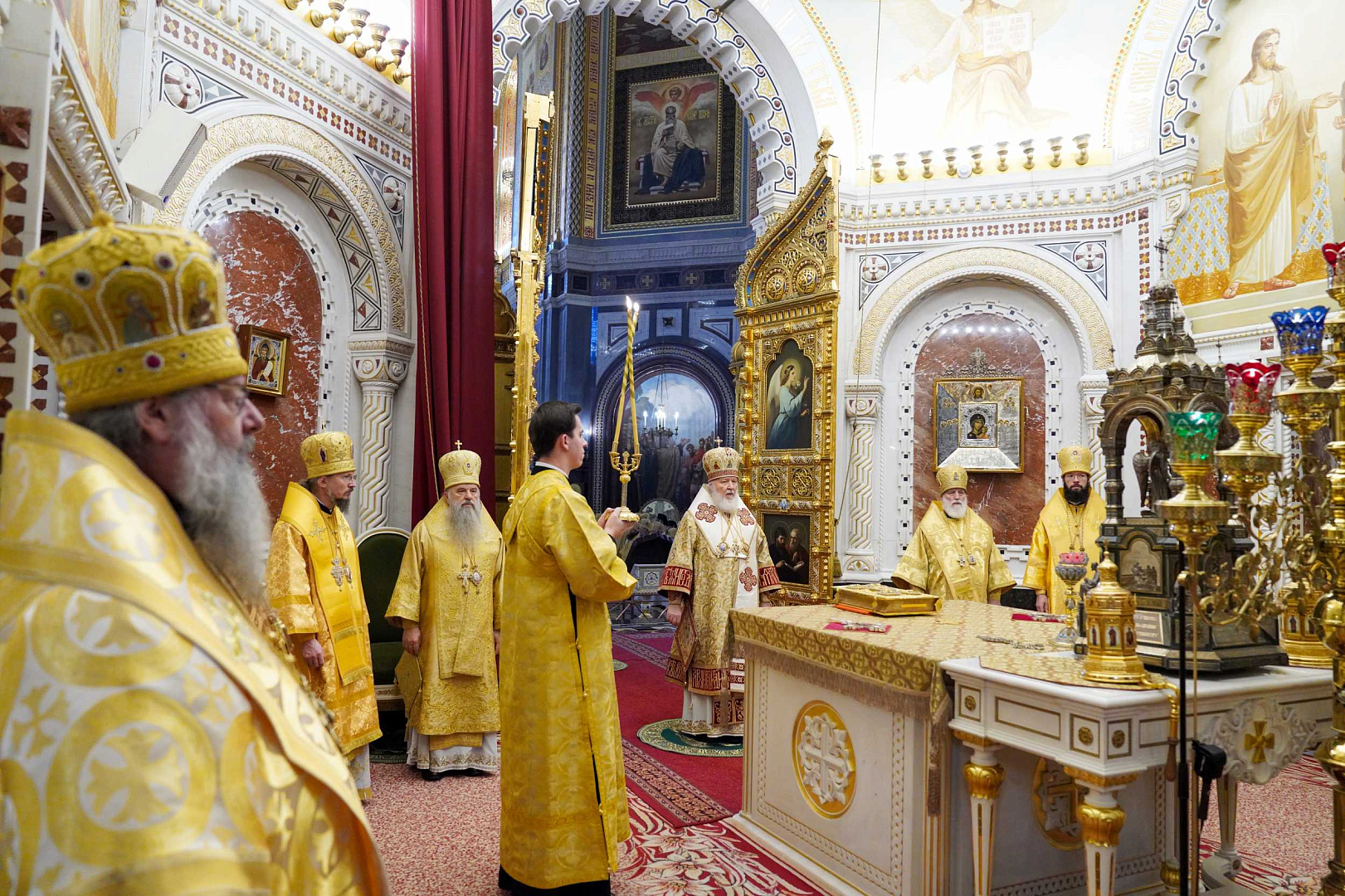 Γενέθλια για τον Μόσχας Κύριλλο! Συλλειτούργησε με πλειάδα Ιεραρχών και κληρικών στον καθεδρικό ναό του Σωτήρος στη Μόσχα