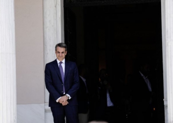 The newly appointed Prime Minister of Greece Kyriakos Mitsotakis greets the outgoing Prime Minister Alexis Tsipras as the later exits, Maximos Mansion in Athens, on July 8, 2019 / Ο Νέος Πρωθυπουργός, Κυρίακος Μητσοτάκης συνοδεύει στην έξοδο τον απερχόμενο Πρωθυπουργό Αλέξη Τσίπρα στο Μέγαρο Μαξίμου, Αθήνα, 8 Ιουλίου 2019