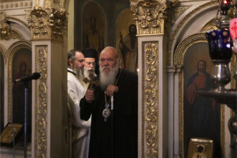 Θεία Λειτουργία στο Ιερό Αρχιεπισκοπικό Παρεκκλήσιο του Αγίου Ανδρέα