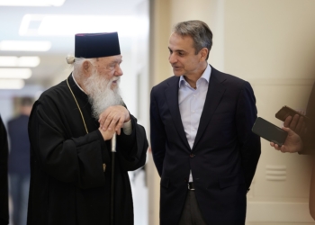 Ο Πρωθυπουργός Κυριάκος Μητσοτάκης, μαζί με τον Μακαριώτατο Αρχιεπίσκοπο Αθηνών και πάσης Ελλάδος κ. κ. Ιερώνυμο, επισκέφθηκαν το πρωί δομές της Ιεράς Αρχιεπισκοπής Αθηνών, στο Δήλεσι Βοιωτίας.
(ΔΗΜΗΤΡΗΣ ΠΑΠΑΜΗΤΣΟΣ/ΓΡΑΦΕΙΟ ΤΥΠΟΥ ΠΡΩΘΥΠΟΥΡΓΟΥ/EUROKINISSI)