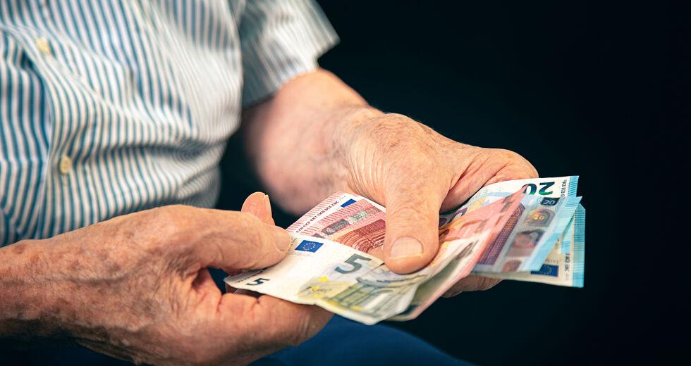 ΤΑ ΤΕΛΕΥΤΑΙΑ ΝΕΑ ΓΙΑ ΤΟΥΣ ΑΓΡΟΤΕΣ ΚΑΙ ΣΥΝΤΑΞΕΙΣ- Πληρωμές για προγράμματα- Οι εορταστικές καταβολές ΙΚΑ, ΟΑΕΕ, ΝΑΤ