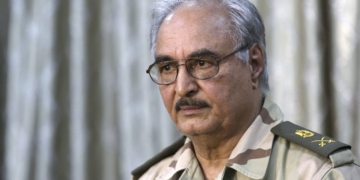 General Khalifa Haftar attends a news conference at a sports club in Abyar, a small town to the east of Benghazi. May 17, 2014. The self-declared Libyan National Army led by a renegade general told civilians on Saturday to leave parts of Benghazi before it launched a fresh attack on Islamist militants, a day after dozens were killed in the worst clashes in the city for months. Families could be seen packing up and driving away from western districts of the port city where Islamist militants and LNA forces led by retired General Haftar fought for hours on Friday, killing at least 43 people. REUTERS/Esam Omran Al-Fetori (LIBYA  - Tags: CIVIL UNREST MILITARY POLITICS)