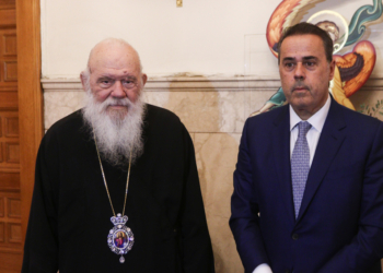 Ο Αρχιεπισκοπος Ιερωνυμος   συναντηθηκε σημερα  με τον Υπουργο Περιβάλλοντος και Ενέργειας Σταυρο Παπασταυρου, τον Υφυπ.Δικαιοσυνης Ιωαννη Μπουγα  και το Δ.Σ. της Εταιρείας Ευβοϊκών Σπουδών  --Στη φωτο στιγμιοτυπο απο την συναντηση με τον  Υπουργο Περιβάλλοντος και Ενέργειας Σταυρο Παπασταυρου     ΧΡΗΣΤΟΣ ΜΠΟΝΗΣ//ΑΡΧΙΕΠΙΣΚΟΠΗΣ ΑΘΗΝΩΝ