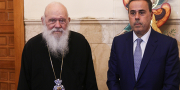 Ο Αρχιεπισκοπος Ιερωνυμος   συναντηθηκε σημερα  με τον Υπουργο Περιβάλλοντος και Ενέργειας Σταυρο Παπασταυρου, τον Υφυπ.Δικαιοσυνης Ιωαννη Μπουγα  και το Δ.Σ. της Εταιρείας Ευβοϊκών Σπουδών  --Στη φωτο στιγμιοτυπο απο την συναντηση με τον  Υπουργο Περιβάλλοντος και Ενέργειας Σταυρο Παπασταυρου     ΧΡΗΣΤΟΣ ΜΠΟΝΗΣ//ΑΡΧΙΕΠΙΣΚΟΠΗΣ ΑΘΗΝΩΝ